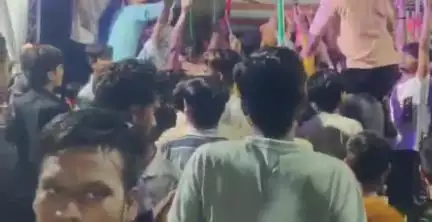 इछावर: इछावर में मोहर्रम का जुलूस निकला, अखाड़ा कलाकारों ने दिखाए करतब, मुस्लिम समाज के लोग हुए शामिल