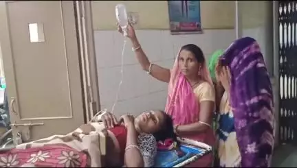 बांसवाड़ा: बोरीया गांव में पति-पत्नी के विवाद के बाद एक बच्चे की मां ने फांसी लगाकर जान देने की कोशिश की, एमजीएच में उपचार