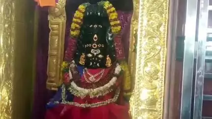 పలమనేరు: బైరెడ్డిపల్లి: బాట గంగమ్మ ఆలయంలో చోరీ, అమ్మవారి తాళిబొట్టు చైన్ దోచుకెళ్లిన దొంగలు. పోలీసులకు ఫిర్యాదు చేసిన అర్చకులు