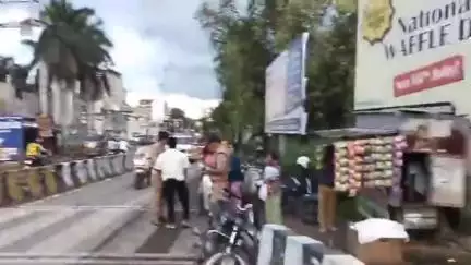 रुद्रपुर: आदर्श कॉलोनी चौकी पुलिस ने रुद्रपुर के गाबा चौक पर यातायात नियमों का पालन न करने वाले वाहन चालकों के खिलाफ चलाया अभियान