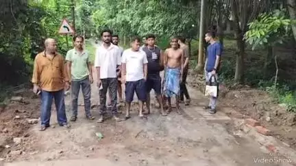 বিশালগড়: রাস্তার কাজ নিম্নমানের কাজ হওয়ায় লালসিংমুড়া সড়ক অবরোধ করলো জনগণ #jansamasya