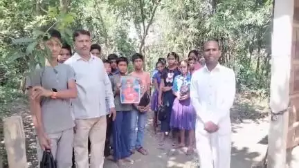महान् समाज सुधारक स्वामी विवेकानंद जी महाराज की पुण्यतिथि के शुभ अवसर पर पौधा वितरण किया गया 
।