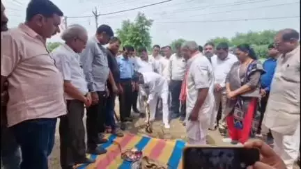 રાણપુર: શહેરમાં અણીયાળી રોડ 65 લાખના ખર્ચે મંજૂર થતા ધારાસભ્યના હસ્તે ખાતમુર્હત કરવામાં આવ્યુ