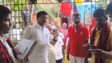 திருப்பத்தூர்: நான்கு ஆண்டு சாதனைகளை கூறி மாடப்பள்ளியில் வீடுவீடாக சென்று உறுப்பினர் சேர்க்கையில் ஈடுபட்ட எம்எல்ஏ நல்லதம்பி