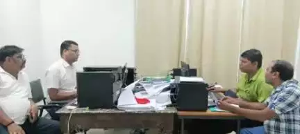 डीईओ-सह-डीएम, पटना के निर्देशानुसार मतदाता सूची के चल रहे विशेष गहन पुनरीक्षण की प्रगति की निगरानी के लिए सभी विधानसभा क्षेत्रों में नियंत्रण कक्ष कार्यरत हैं।