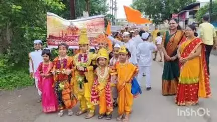 पाचोरा: शहरातील सुपडु भादु विद्यालया पासुन निघाली चिमुकल्यांची विठ्ठल रुक्मिणी पायी वारी