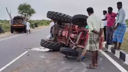உளுந்தூர்பேட்டை: குமாரமங்கலம் காப்புக்காடு பகுதியில் விறகு ஏற்றி சென்ற டிராக்டர் மீது பின்னால் வந்த ஈச்சர் லாரி மோதியதில் டிராக்டர் தலைகுப்புற கவிழ்ந்து விபத்து