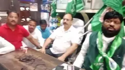 गुमला: गुमला विधायक ने थाना रोड पर प्रेस वार्ता कर भाजपा पर लगाए गंभीर आरोप