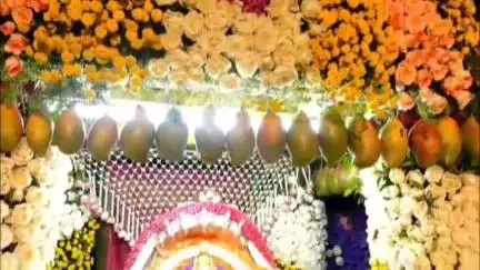 ಮೈಸೂರು: ಆಷಾಢ ಶುಕ್ರವಾರದ ಹಿನ್ನೆಲೆ ವಿಜಯಲಕ್ಷ್ಮಿ ಅವತಾರದಲ್ಲಿ ಕಂಗೊಳಿಸಿದ ತಾಯಿ ಚಾಮುಂಡೇಶ್ವರಿ