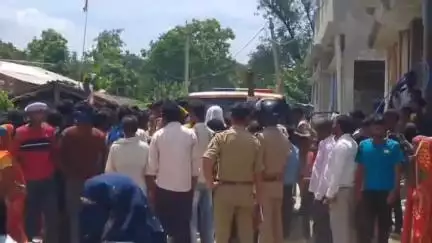 निचलौल: ग्राम सभा बढ़या में पोस्टर हटाने को लेकर दो पक्षों में हुआ विवाद