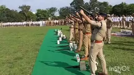बलरामपुर: रिजर्व पुलिस लाइन में पुलिस अधीक्षक के निर्देशन में किया गया दंगा नियंत्रण अभ्यास