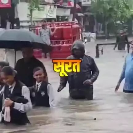 *मोदी जी की Smart Cities पानी में डूब रही हैं‼️*