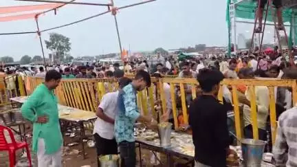 राजनगर: धीरेन्द्र शास्त्री के जन्म उत्सव पर राजनर विधायक ने श्रद्धालुओं का हलवा-पूरी से किया स्वागत