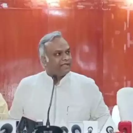 ಕಲಬುರಗಿ: ಎಮ್‌ಎಲ್‌ಸಿ ಎನ್ ರವಿಕುಮಾರ್‌ದು ಕೊಳಕು ಮನಸ್ಸು, ಕೊಳಕು ಬುದ್ದಿ, ಕೊಳಕು ನಾಲಿಗೆ: ನಗರದಲ್ಲಿ ಸಚಿವ ಪ್ರಿಯಾಂಕ್ ಖರ್ಗೆ ಕಿಡಿ
