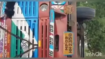 चिखलदरा: परसापूर जवळ कापसाच्या गाठीने भरलेला ट्रक पलटी;जीवितहानी नाही