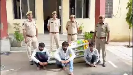 पुलिस थाना रेनवाल ने चोरी के मामले में तीन आरोपी गिरफ्तार कर चोरी का माल किया बरामद।