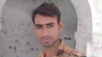 बदायूं: बदायूं के सहसवान के नयागंज मोहल्ले में युवक की जहर देकर हत्या का आरोप परिजनों ने लगाया