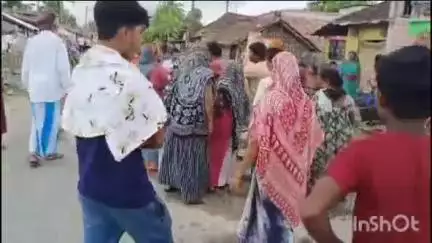 হরিশ্চন্দ্রপুর ১: সরকারি জমি দখল কে কেন্দ্র করে দুই পরিবারের মধ্যে বচসা,রারিয়াল এলাকায় ব্যাপক চাঞ্চল্য