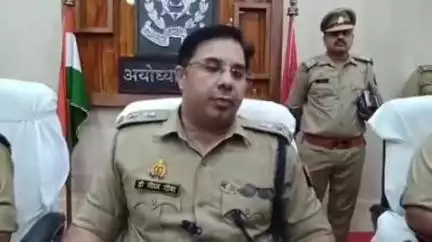 विभागीय कार्यों में लापरवाही और अनुपस्थित रहने पर एसएसपी ने 4 आरक्षी और 1 कंप्यूटर ऑपरेटर को किया निलंबित