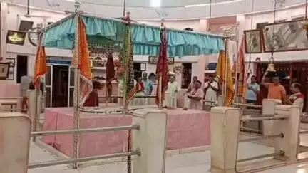खंडवा नगर: खंडवा के दादाजी धूनी वाले मंदिर में मंगला आरती का हुआ भव्य आयोजन