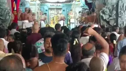 காஞ்சிபுரம்: சுதர்சன ஜெயந்தியை ஒட்டி காஞ்சிபுரம் வரதராஜ   பெருமாளுக்கு சிறப்பு திருமஞ்சனம்