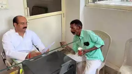 शाहजहांपुर : साउथ सिटी स्थित कैंप कार्यालय पर भाजपा सांसद अरुण सागर ने फरियादियों की सुनी समस्याएं