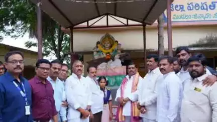 పటాన్​​చెరు: పాఠశాలల అభివృద్ధికి పరిశ్రమల యాజమాన్యం ముందుకు రావడం అభినందనీయం : ఎమ్మెల్యే గూడెం మహిపాల్ రెడ్డి
