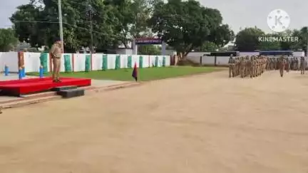 बस्ती: पुलिस अधीक्षक ने बस्ती में आज पुलिस लाइन में साप्ताहिक परेड का किया निरीक्षण, दिए आवश्यक निर्देश