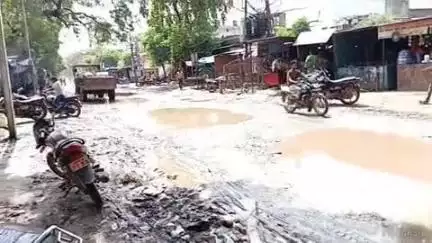 बीरपुर: नेशनल 552 पर सड़क में गड्ढे होने से यातायात प्रभावित