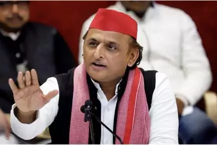 अखिलेश यादव ने की घोषणा, यूपी में उनकी सरकार बनी तो गरीब महिलाओं को देंगे ₹3000