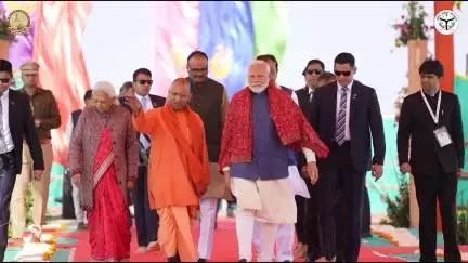 उत्तर प्रदेश में 6 करोड़ लोग गरीबी रेखा से ऊपर उठे हैं...