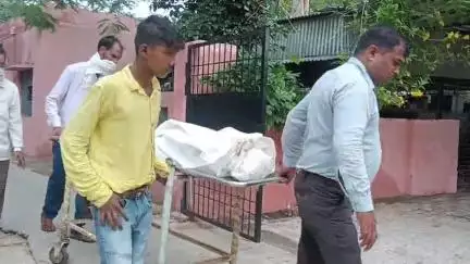 कोल: हरि विलासनगर में डिप्रेशन के चलते कक्षा 9 की छात्रा ने फांसी लगाकर आत्महत्या की, पुलिस ने शव का कराया पोस्टमार्टम