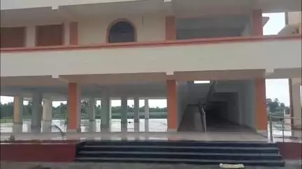 नवाबगंज: जिले में बाढ़ पीड़ितों के लिए शरणालय तैयार, 6 करोड़ की लागत से हेतमापुर में बना आश्रय स्थल, डीएम ने दी जानकारी