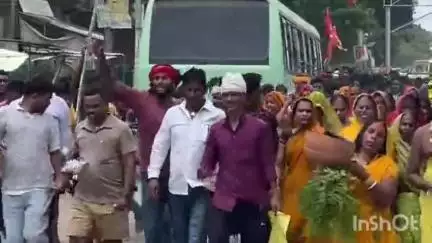डुमरांव: पुराना भोजपुर में शायर माता, डीह बाबा और काशी बाबा का वार्षिक पूजनोत्सव धूमधाम से मनाया गया, सैकड़ों श्रद्धालु उपस्थित