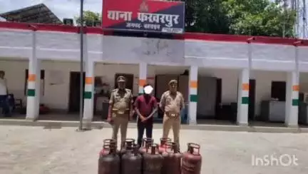 कैसरगंज: फखरपुर पुलिस ने 9 गैस सिलेंडर के साथ एक अभियुक्त को किया गिरफ्तार