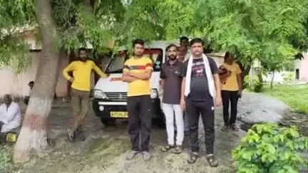 झालरापाटन: जीरापुर मार्ग पर ट्रैक्टर ट्राली पलटी, 35 वर्षीय चालक की नीचे दबने से हुई मौत, ईटे लेकर लौट रहा था