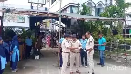 কালিয়াচক ১: কালিয়াচক এক নম্বর পঞ্চায়েত সমিতির সভাপতি নির্বাচনের ভোট প্রক্রিয়া শুরু, চলছে করা পুলিশি নিরাপত্তা