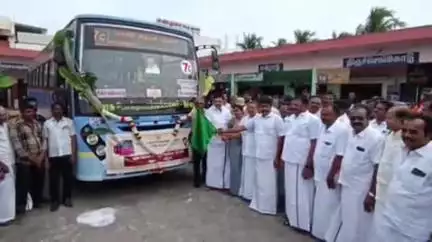 பரமத்தி வேலூர்: பேருந்து நிலையத்தில் புதிய வழித்தடம் மற்றும் வழித்தடம் நீடிப்பினை அமைச்சர் மதிவேந்தன், மாதேஸ்வரன் MP தொடங்கி வைத்தனர்