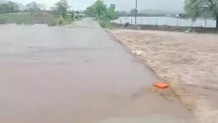 बजाग: बजाग मुख्यालय में चकरार नदी में उफान, दर्जनों गांवों से संपर्क टूटा, जनजीवन प्रभावित