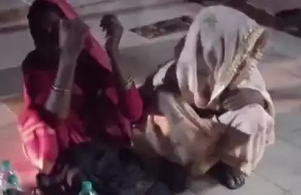 ललितपुर: मड़वारी गांव में पत्नी के सामने पति ने कीटनाशक पीकर की आत्महत्या, परिजनों में मचा हड़कंप, शव पोस्टमार्टम के लिए भेजा गया