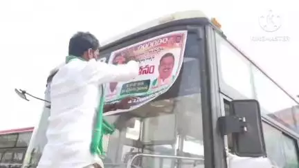 నల్గొండ: కాంగ్రెస్ గ్రామస్థాయి సమ్మేళన సభకు బయలుదేరిన నల్గొండ జిల్లా  నకిరేకల్ దేవరకొండ మిర్యాలగూడ ప్రాంత కాంగ్రెస్ నాయకులు