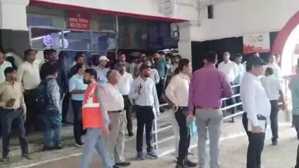 कानपुर: रेलवे के महाप्रबंधक ने कानपुर सेंट्रल स्टेशन के विकास कार्यों का किया निरीक्षण