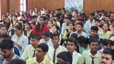 छतरपुर नगर: छतरपुर के नंबर वन स्कूल में कार्यक्रम का हुआ आयोजन, CM ने ज़िले के 2842 बच्चों के खाते में ट्रांसफर की लैपटॉप की राशि