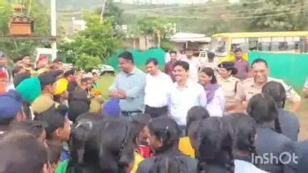 खकनार: ग्राम पाचौरी में मुख्यधारा से जुड़ने की पहल, चौपाल का आयोजन, अवैध हथियारों पर सख्ती