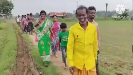 আরামবাগ: রাস্তা সংস্কারের দাবিতে চকানল এলাকায় রাজ্য সড়ক অবরোধ করে বিক্ষোভ গ্রামবাসীদের #jansamasya