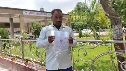 खलीलाबाद: ग्राम हाटा में ग्राम प्रधान द्वारा जेसीबी से तालाब की खुदाई कर कराया गया सुंदरीकरण