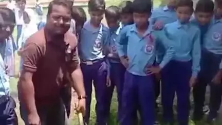 सुल्तानपुर: फूलपुर में स्वच्छता दूतों ने सफाई अभियान चलाया, पंचायत भवन, विद्यालय और सार्वजनिक स्थलों की हुई सफाई