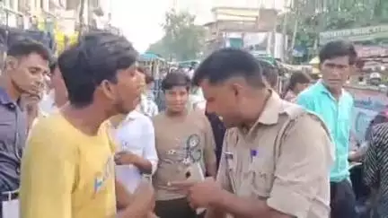 कानपुर: कल्याणपुर में जाम खुलवा रहे पुलिसकर्मी से युवक ने की अभद्रता, वीडियो हुआ वायरल