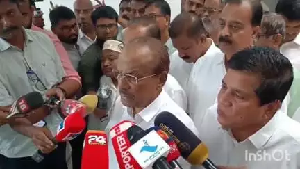ഏറനാട്: ആരോഗ്യമന്ത്രി പൂർണ്ണ പരാജയം, രാജിവയ്ക്കണമെന്ന് മലപ്പുറം ലീഗ് ഓഫീസിൽ പി.കെ കുഞ്ഞാലിക്കുട്ടി എം.എൽ.എ