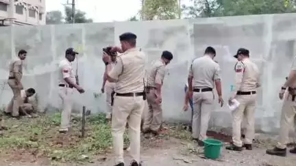 बुरहानपुर: गणपति थाने में 'एक पेड़ मां के नाम' कार्यक्रम, एसपी, एसएस, टीआई और पुलिस जवानों ने किया पौधारोपण